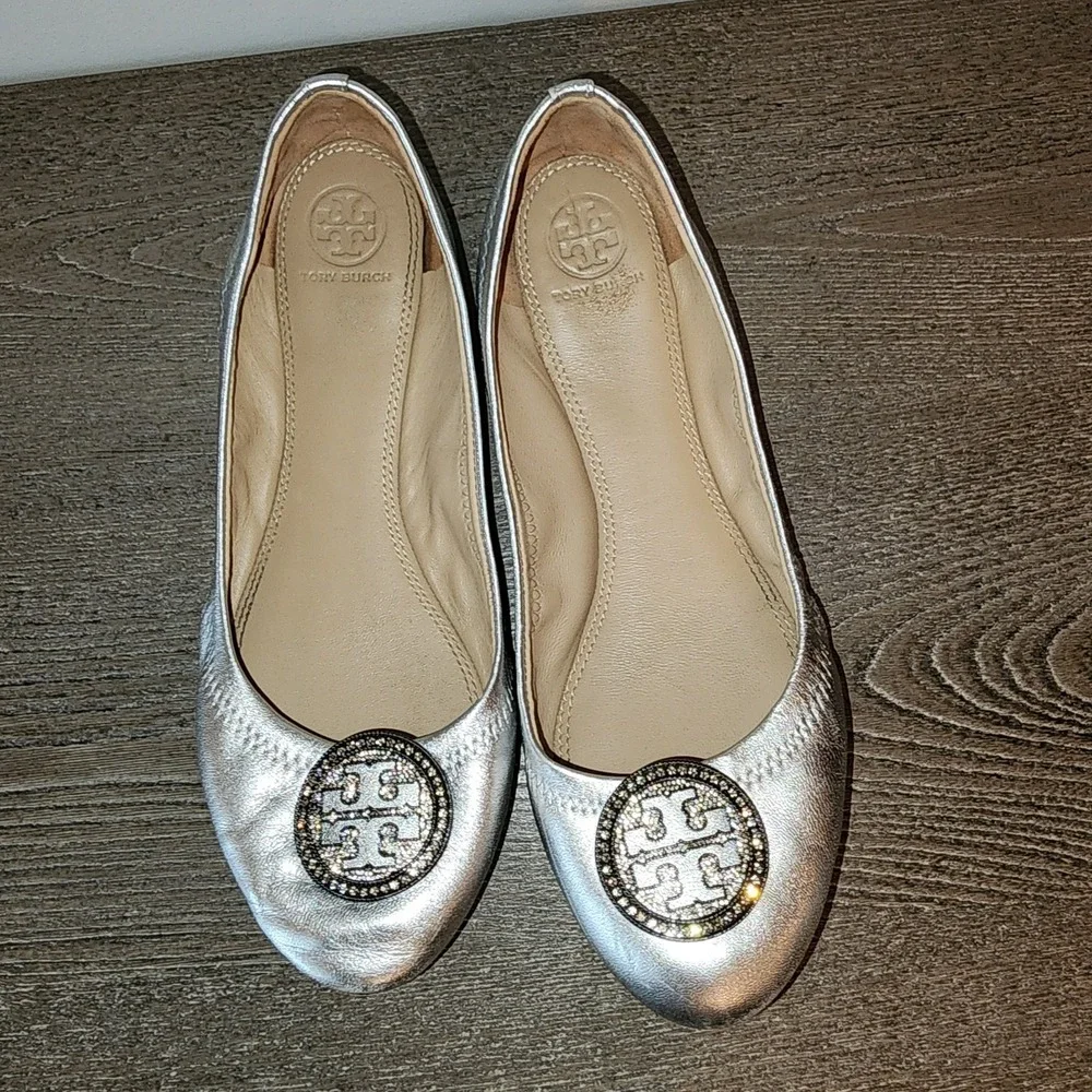 Tory Burch Liana Rhinestone Logo Silver Metallic Leather Ballet Flats Size 8.5